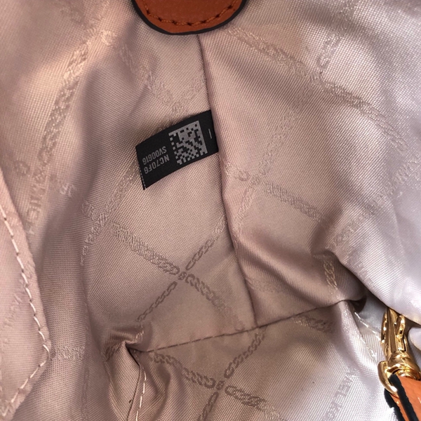 マイケルコースバッグ着用イメージ